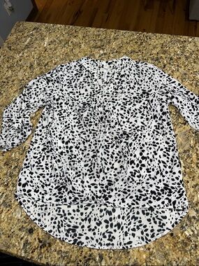 NY Collection Black & White Speckled V-Neck Blouse